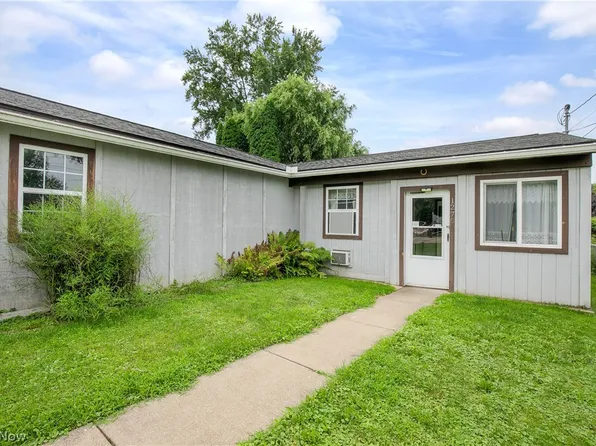 1276 Prospect St, Barberton, OH 44203