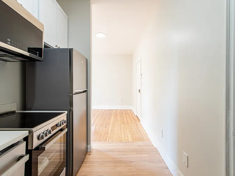 18 Fitzhenry Sq #2 — Photo 5