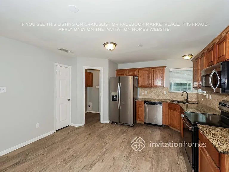 823 Yellowstone Dr — Photo 8