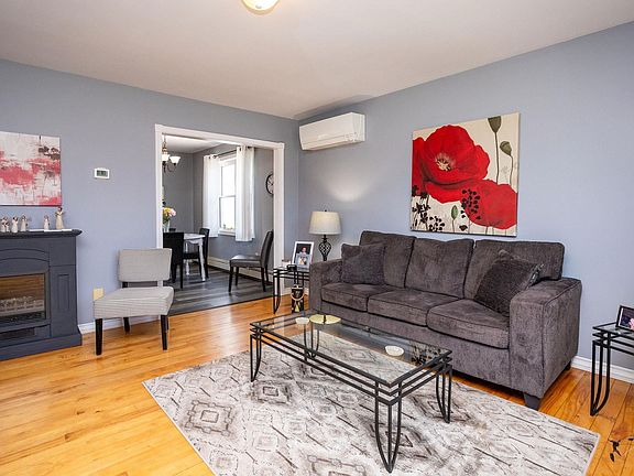 3rd image of 532 Lower Montague Rd