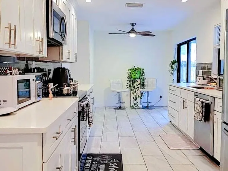 1733 Evans Dr — Photo 1