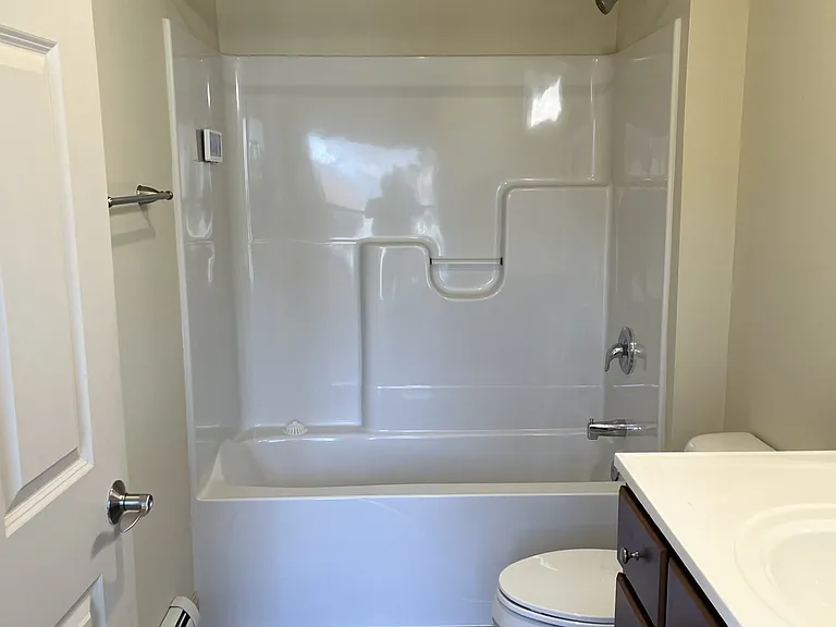 191 College St #402 — Photo 5