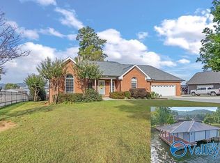 2004 Signal Point Ln, Guntersville, AL 35976