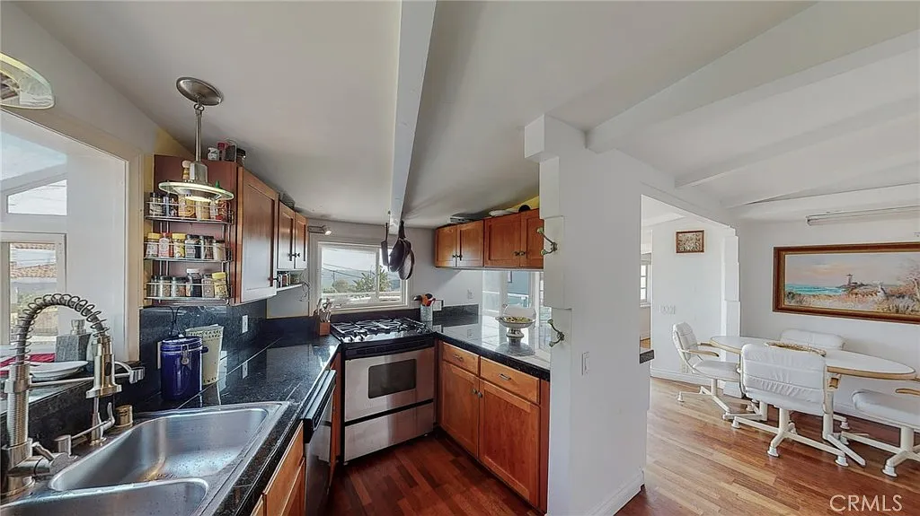 3 bed, 2.5 bath, 2500 sqft, $6,995 — Photo 4