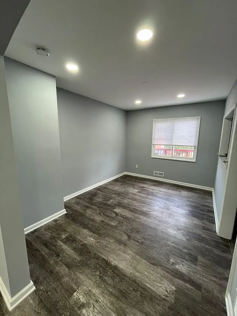 4 bed, 1008 sqft, $2,400 — Photo 2