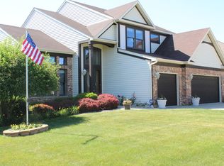 696 Indian Ridge Dr, Antioch, IL 60002