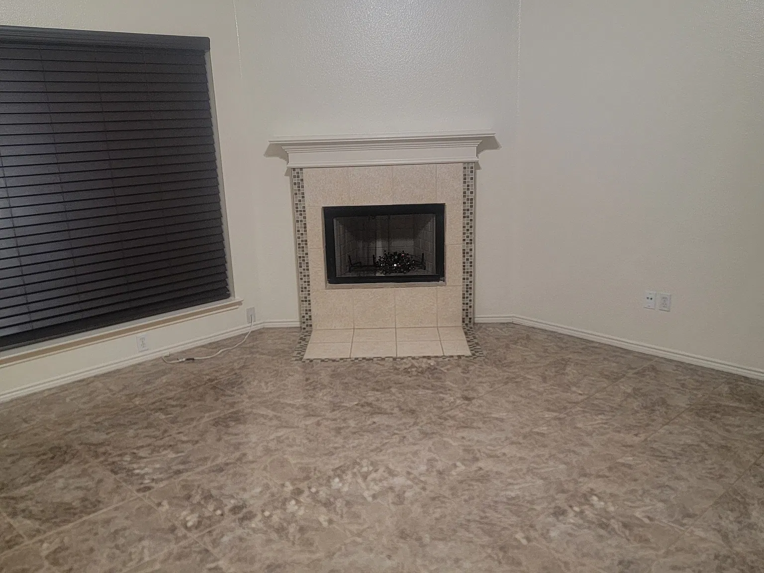 4 bed, 1859 sqft, $2,500 — Photo 3