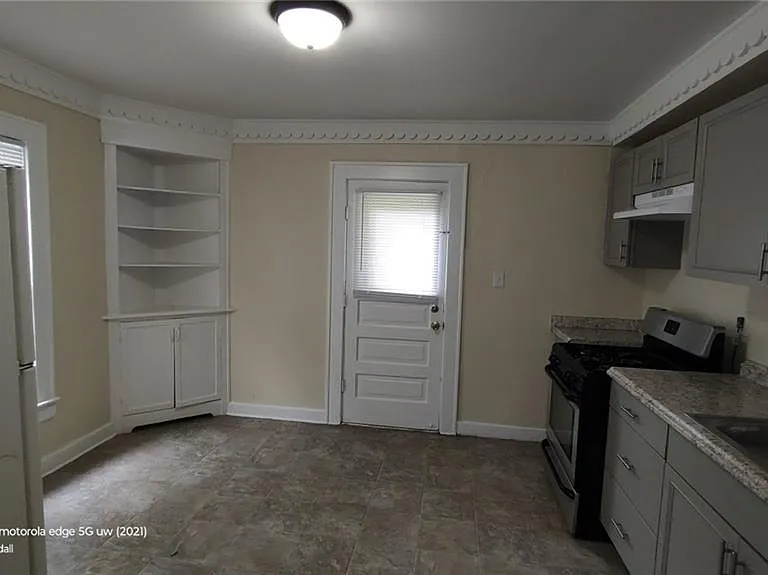 1131 W High St — Photo 7
