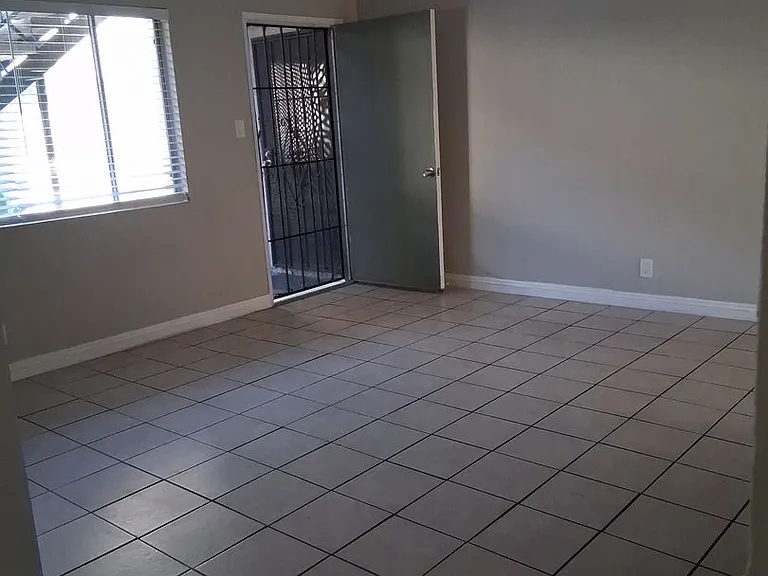 Renovated 2 Bedroom 1 Bathroom — Photo 14