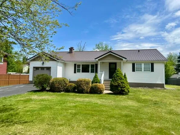 9 Pinebrook Dr, Morrisonville, NY 12962