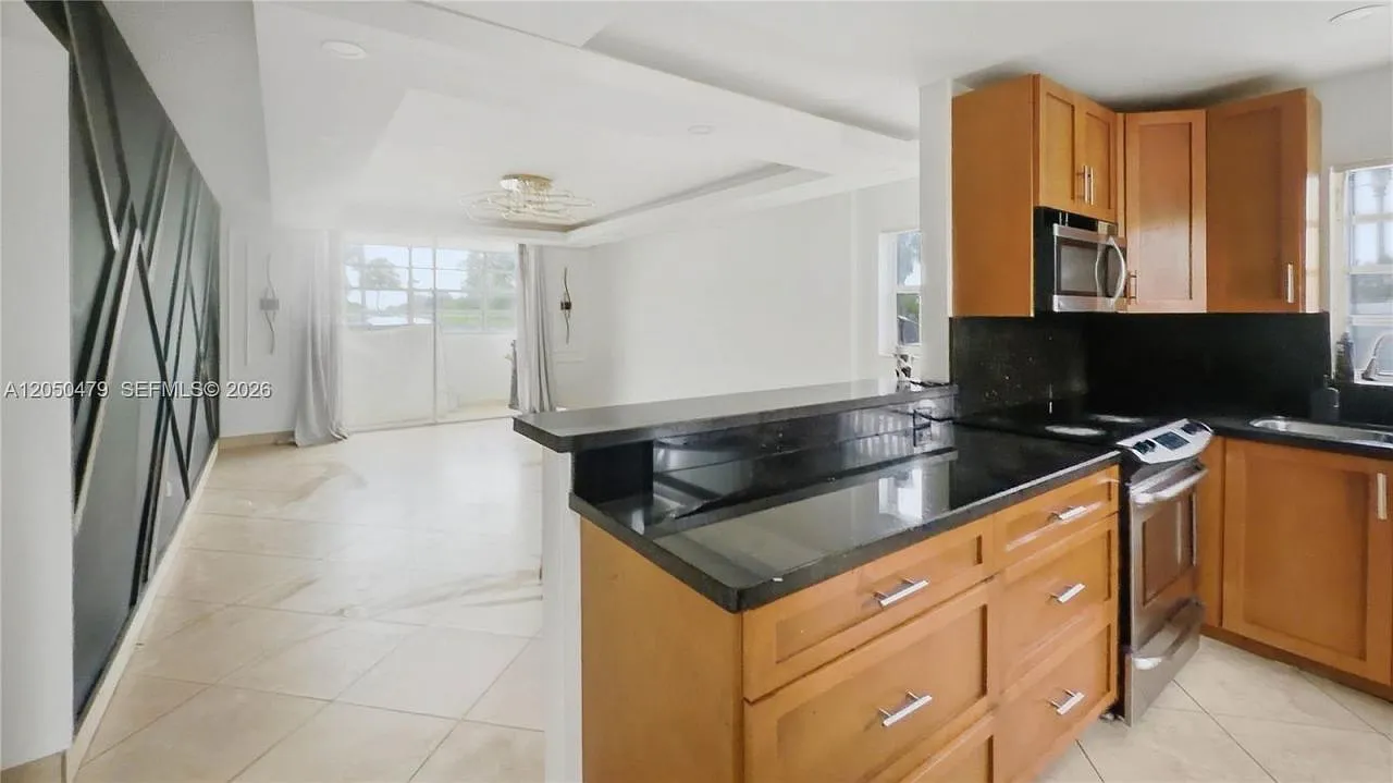 2 bed, 2.0 bath, 1077 sqft, $2,200 — Photo 3