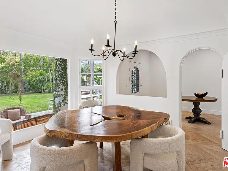 9451 Sunset Blvd — Photo 16