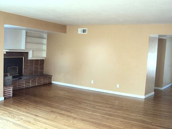 5th image of 2326-2328 Rose St