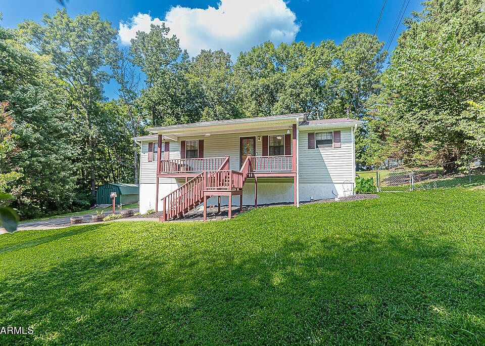 1st image of 3331 Somerset Dr SE