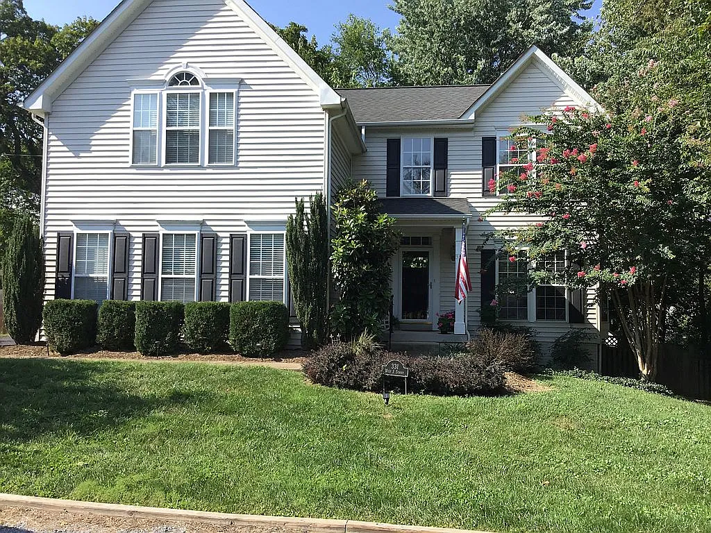 331 W J St photo 1