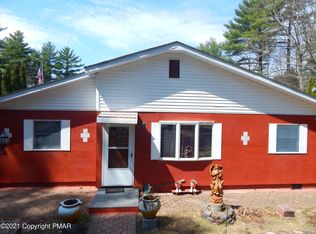 136 S Nichecronk Rd, Dingmans Ferry, PA 18328