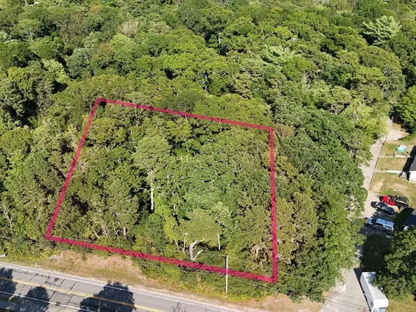 82 Great Neck Rd N, Mashpee, MA 02649