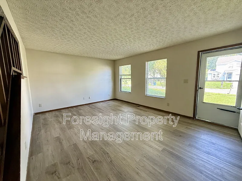 3 bed, 1.5 bath, 1200 sqft, $1,600 — Photo 4