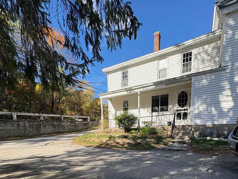 891 Mammoth Rd #A — Photo 1