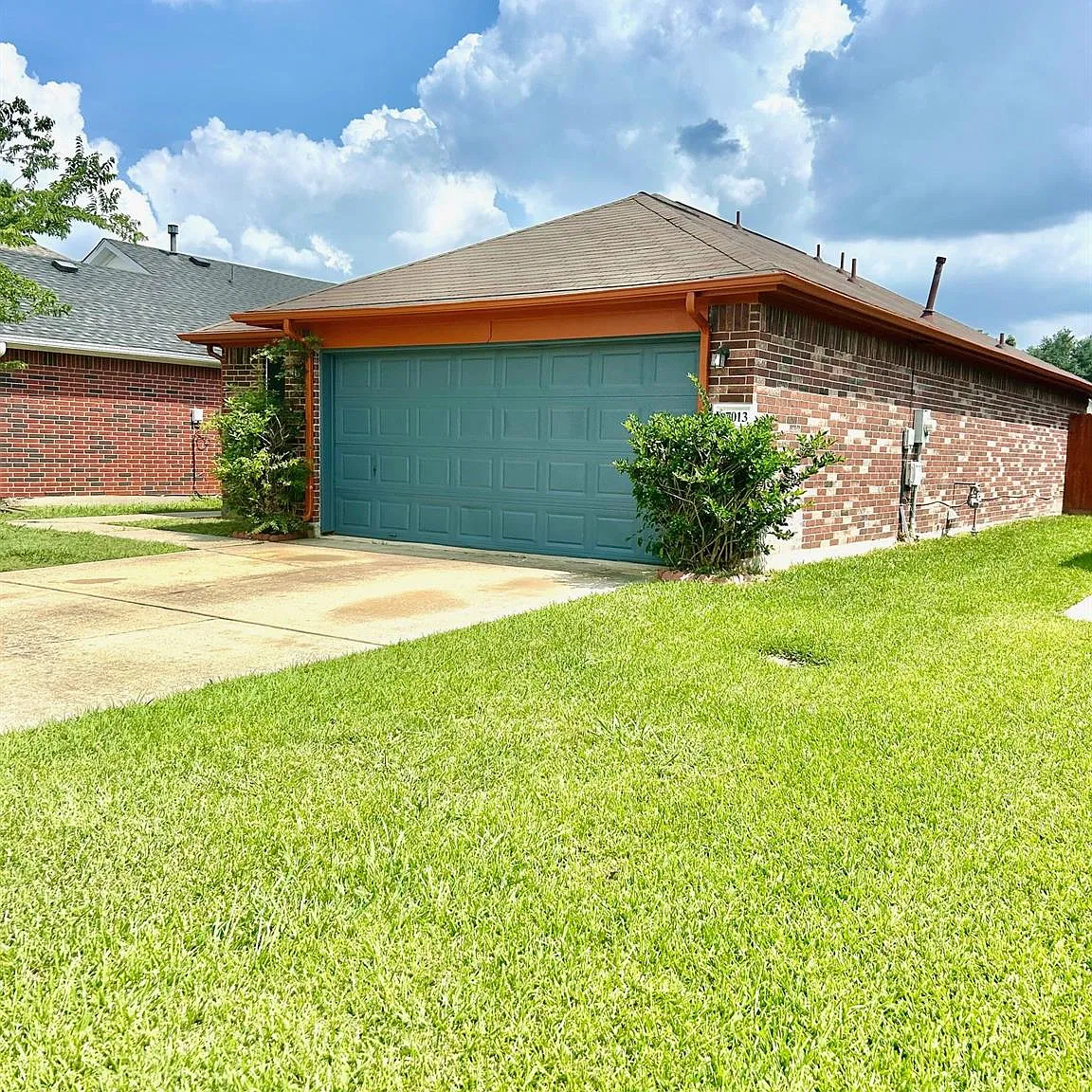 4 bed, 2.0 bath, 1208 sqft, $1,875 — Photo 3