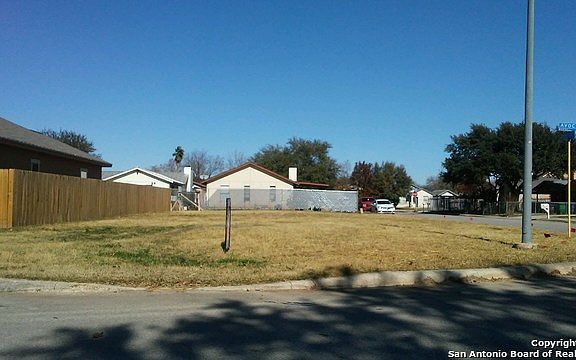 3rd image of 3203 Avoca Dr