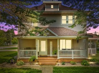 490 W 11th St, Garner, IA 50438