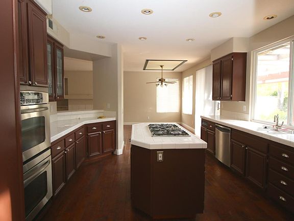 2nd image of 45500 Calle Ayora