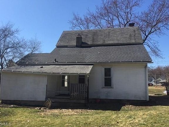 4th image of 662 Young St SE