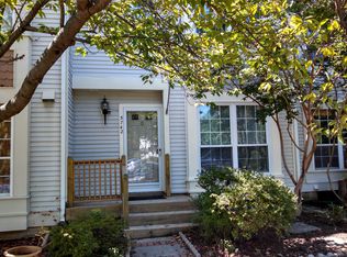 5742 Evergreen Knoll Ct, Alexandria, VA 22303