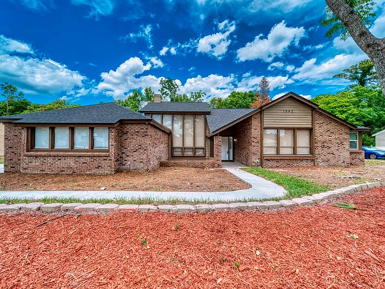 1542 Sugarwood Cir — Photo 1