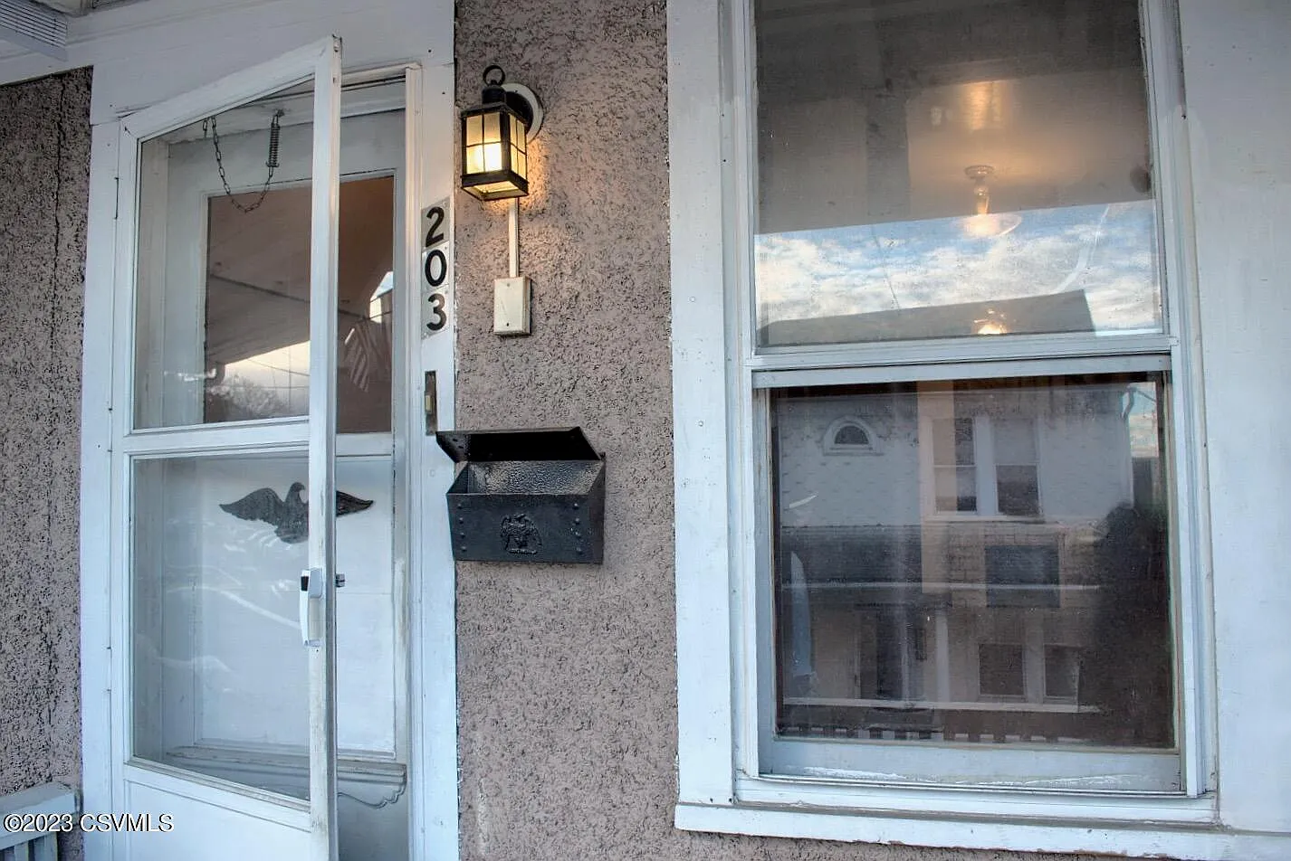 203 E Dewart St photo 1