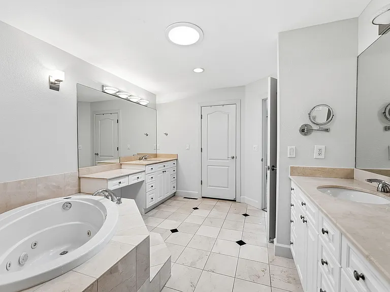 566 Josephine St — Photo 19