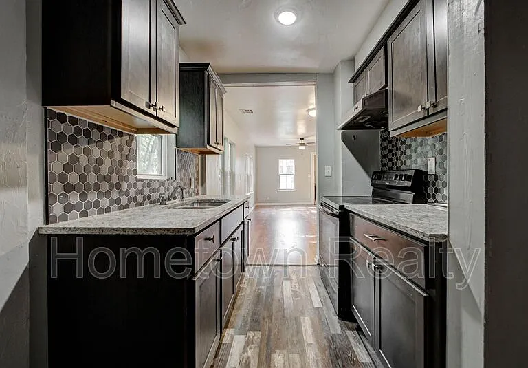 1801 E Madison St — Photo 15