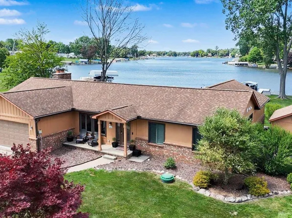 160 Wolverine Dr, Wolverine Lake, MI 48390