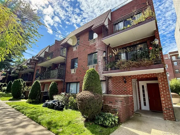 71-32 163rd Street #1, Fresh Meadows, NY 11365