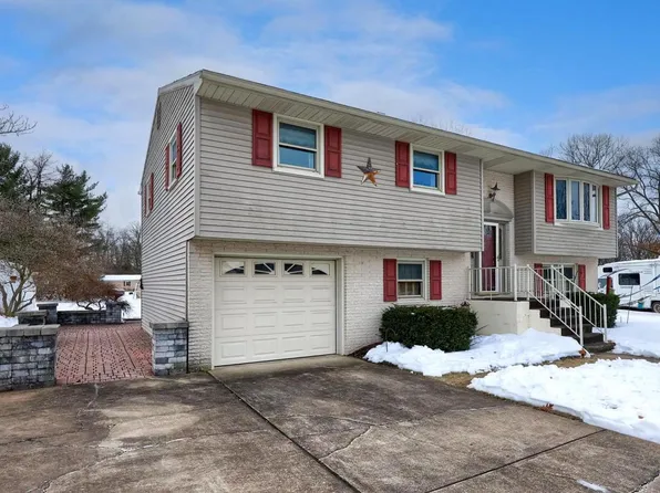 3644 Fox Chase Dr, Dover, PA 17315