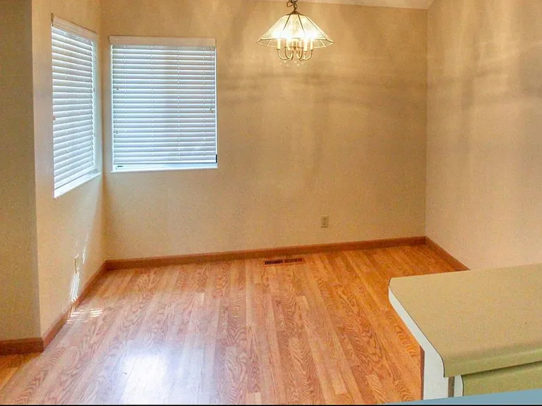 21 Regents Cir — Photo 3