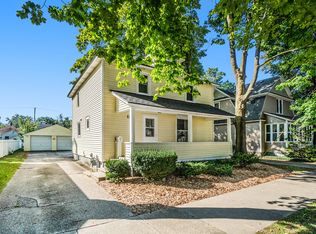 98 E 23rd St, Holland, MI 49423