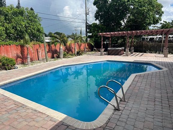 2nd image of 1027 Egremont Drive