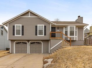 3805 NW Hidden Pointe Dr, Blue Springs, MO 64015