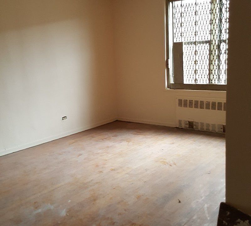 2nd image of 261 Lenox Rd APT 5S
