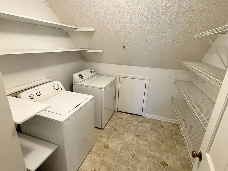 1319 Dylan Heath Ct — Photo 23