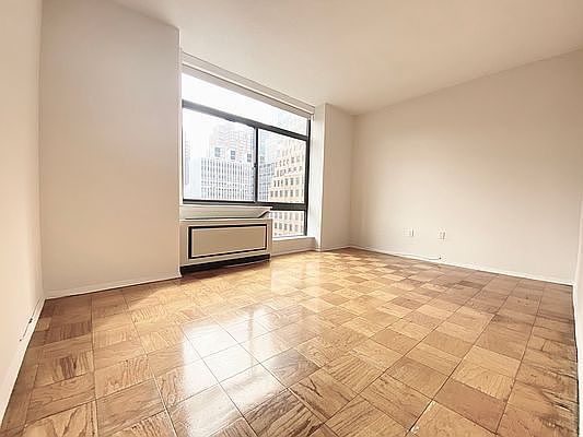 4th image of 303 E 43rd St APT 9B