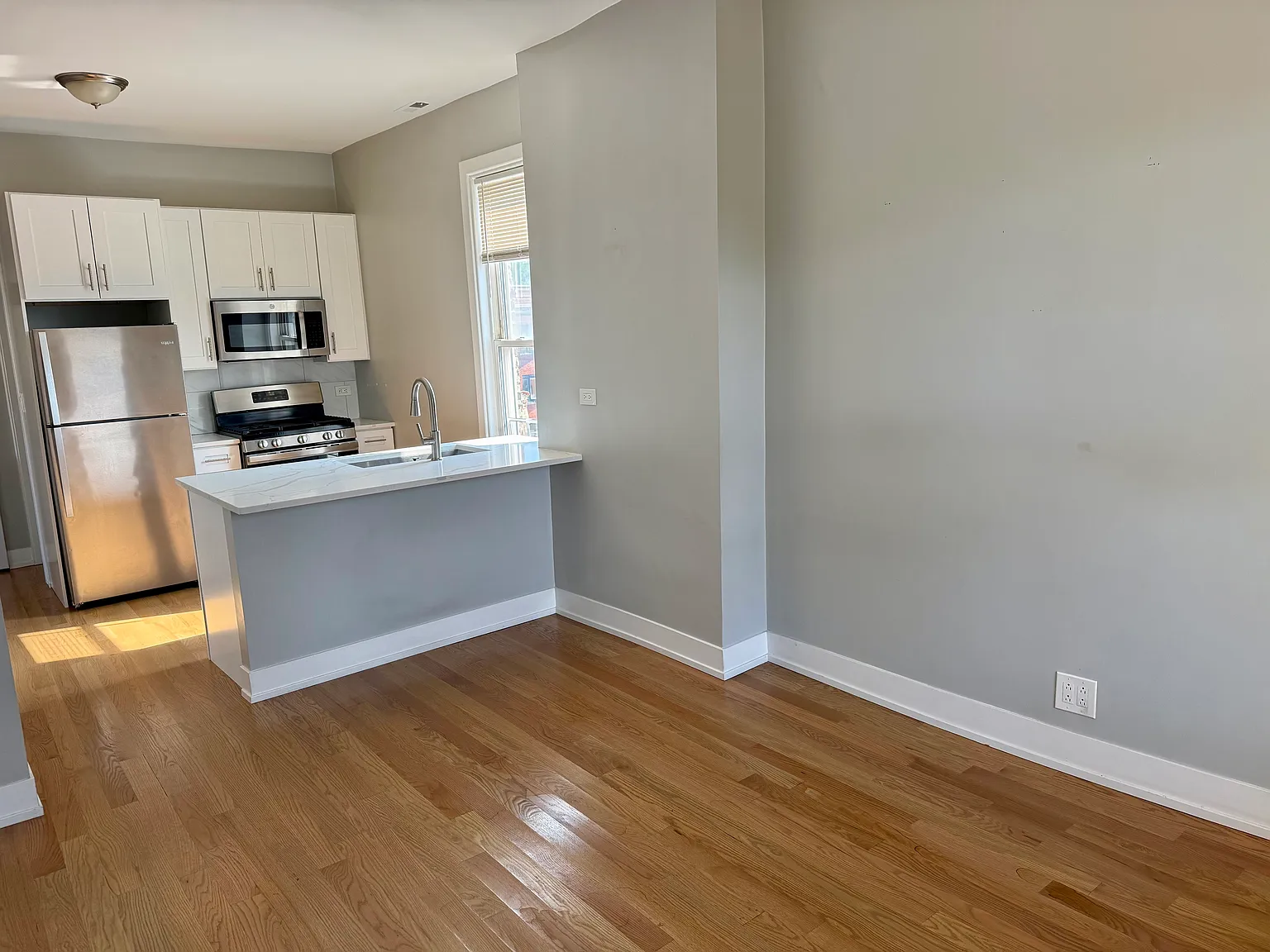 2 bed, 700 sqft, $2,195 — Photo 4