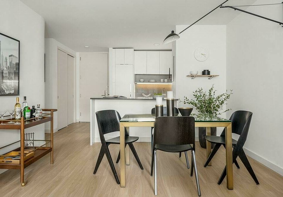 1st image of 70 W 37th St #2010