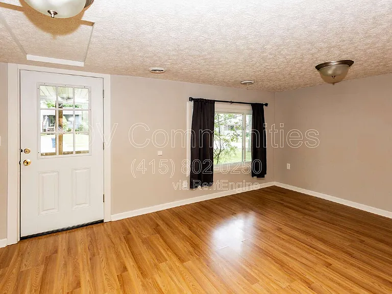3332 Hiwood Ave — Photo 3