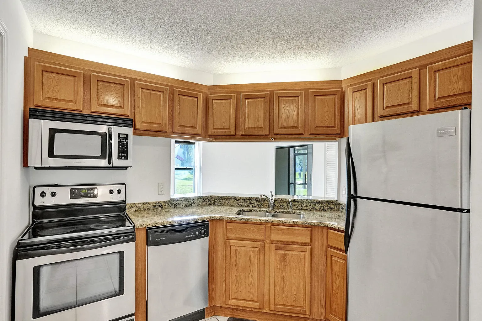 2 bed, 2.0 bath, $2,399 — Photo 3