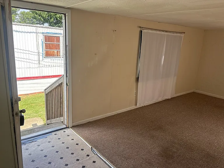 475 Landis Ln — Photo 3