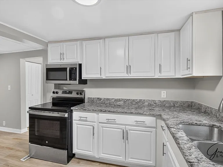 14340 Hendricks Ave — Photo 8