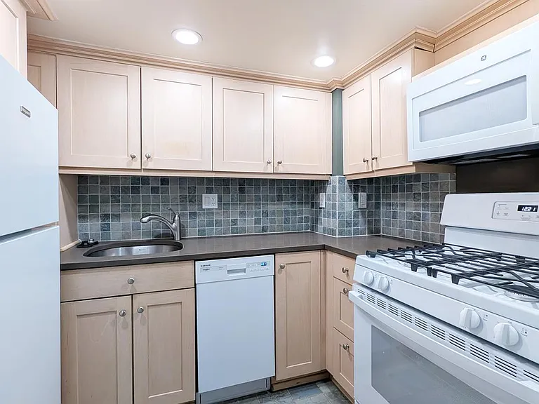 1018 Spruce St #1M — Photo 8